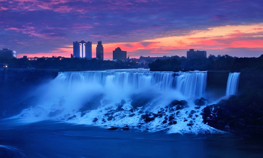 Image 5: Super 8 Niagara Falls: Meals and Activities