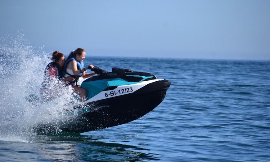 Image 3:  Paseo de 15 o 30 minutos en moto de agua para 1 o 2 personas