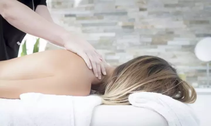 Relájate y renueva tu energía con 1, 3 o 5 masajes corporales de 30 minutos con hasta 56% de descuento - Primary Image