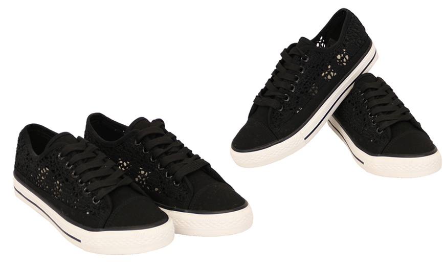 Image 3: Women's Crochet Lace-Up Trainers