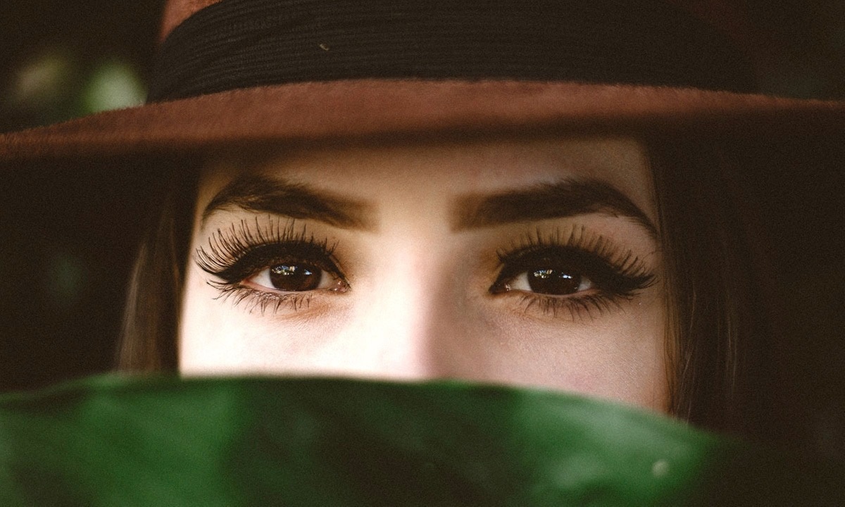 Eyebrow Waxing and Tinting Options for Eye Beauty