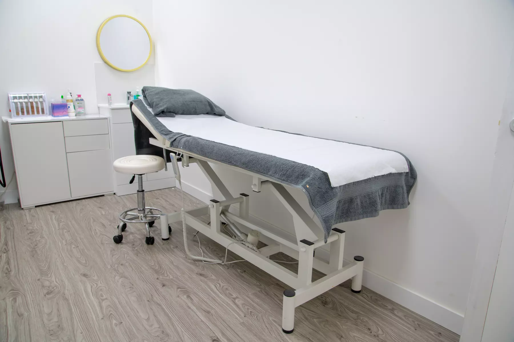 Luxurious Facial With Choice of Mani Or Pedicure Or Both