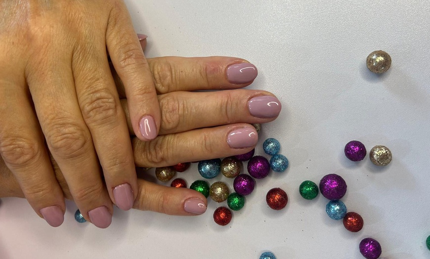 Image 3: Manicure hybrydowy i przedłużanie paznokci żelem