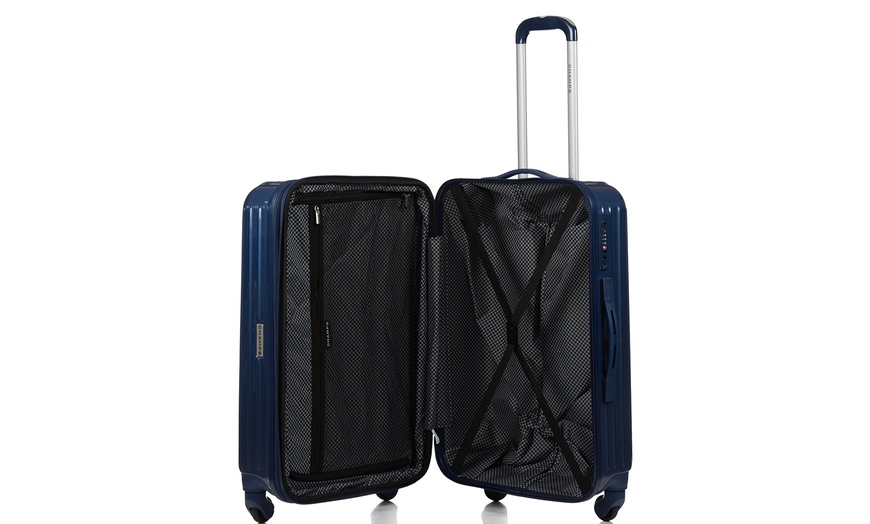 Image 28: 3 Polycarbonate Suitcases