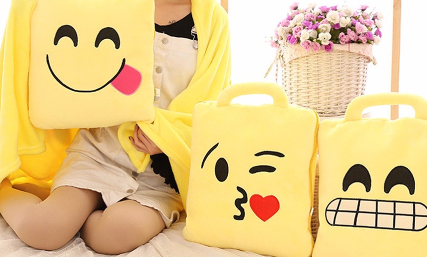 Image 2: Emoji Pillow Blanket