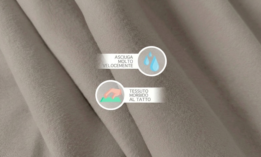 Image 12: Unisex Hooded Bathrobe in Soft Microfiber 