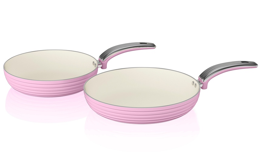 Image 6: Swan Retro-Styled Frying Pans