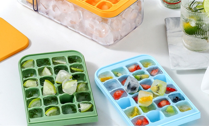 Image 5: Four-Piece Ice Lolly Moulds and 24-Piece Ice Cubes Moulds