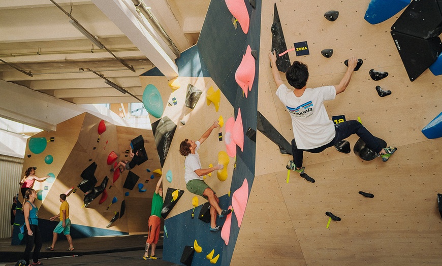 Image 2: Wejście na ściankę wspinaczkową. Poczuj adrenalinę w WEST Bouldering