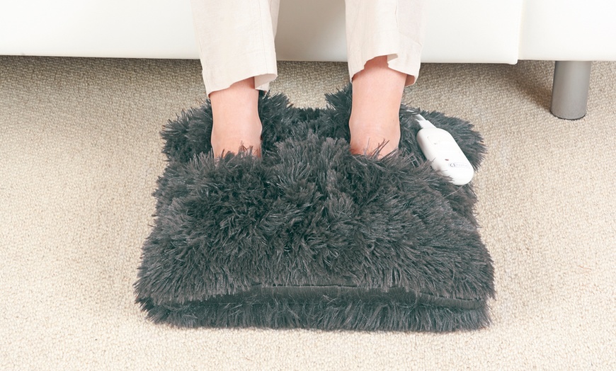 Image 3: Heated Cushion with Pockets