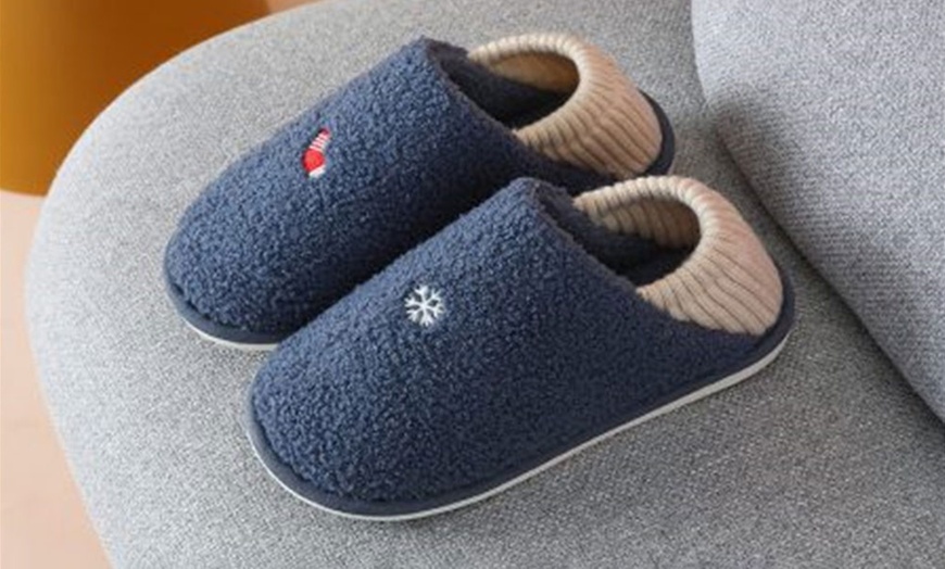 Image 4: Women's Plush Slippers