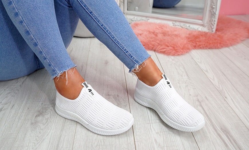 Image 21: Baskets souples en mesh pour femme