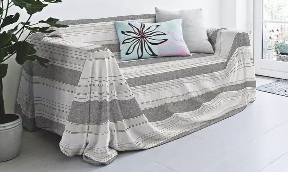 Sofabezug und Tagesdecke aus natürlicher recycelter Baumwolle