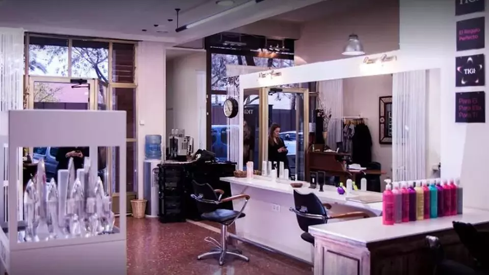 Sesión de peluquería para cabellos rizados con método curly en NMQ