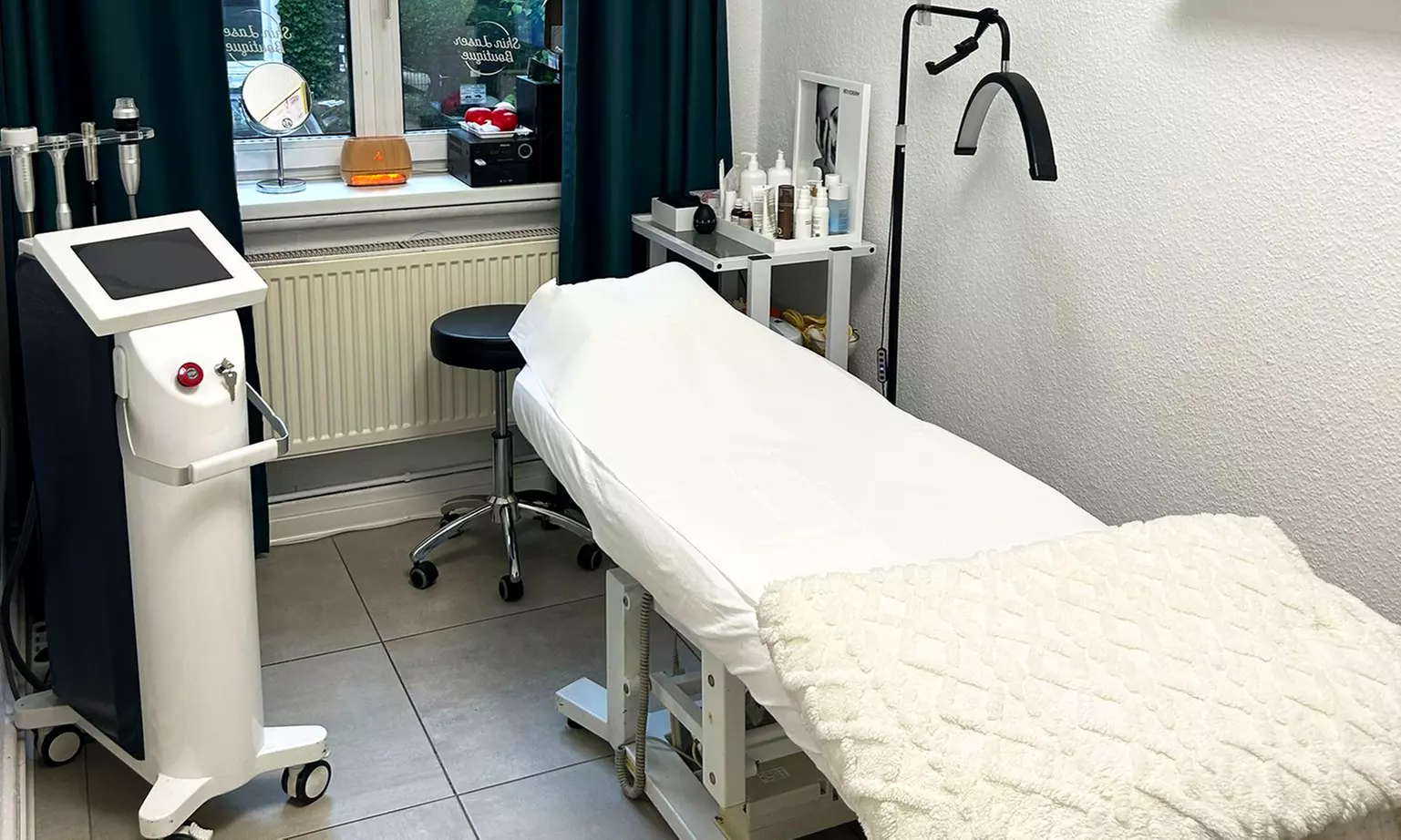 Gesichts-Massage inkl. Maske oder Microneedling für 1 Person