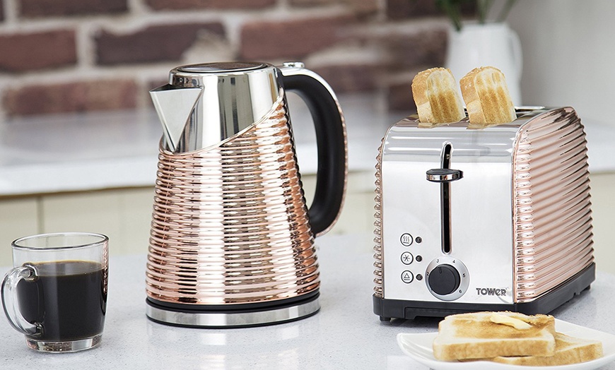 Image 4: Tower Kettle with Toaster