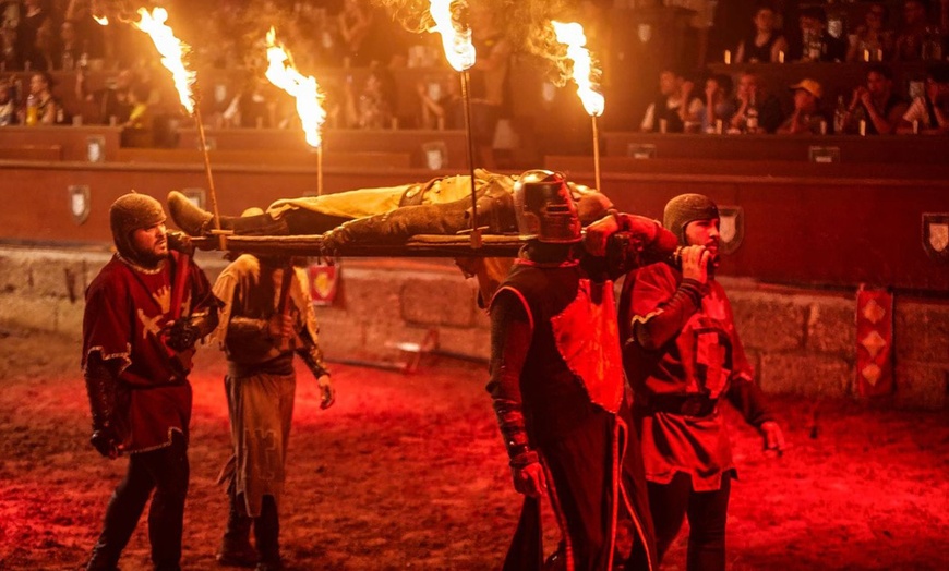 Image 11: Cena medieval con espectáculo y bebida ilimitada para adultos y niños