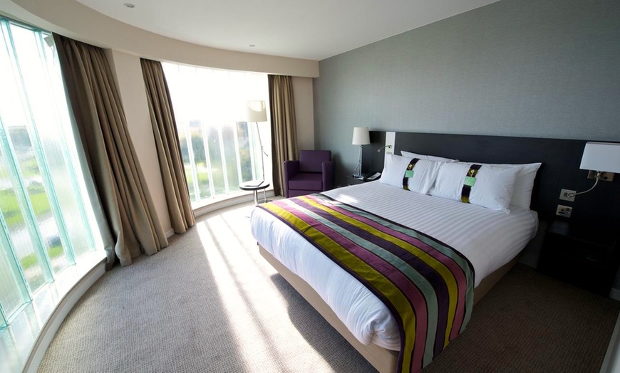 Image 13: Family-Friendly Southend on Sea: Room + Breakfast Options