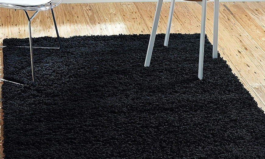 Image 1: California Black Plain Shaggy Rug