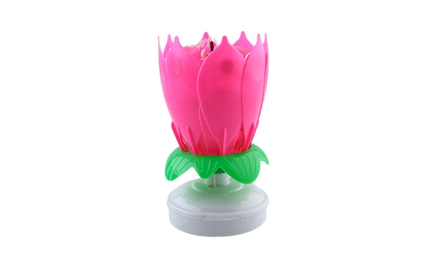 Image 8: Flower-Shaped Rotating Musical Birthday Candle