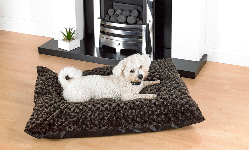 Image 6: Dog Bed with Zipped Cover