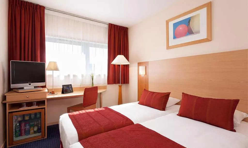 Meudon: Zimmer nach Wahl, inkl. Frühstück, opt. Bootsfahrt