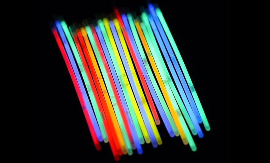 Image 3: 100 Glow Stick Bracelets 