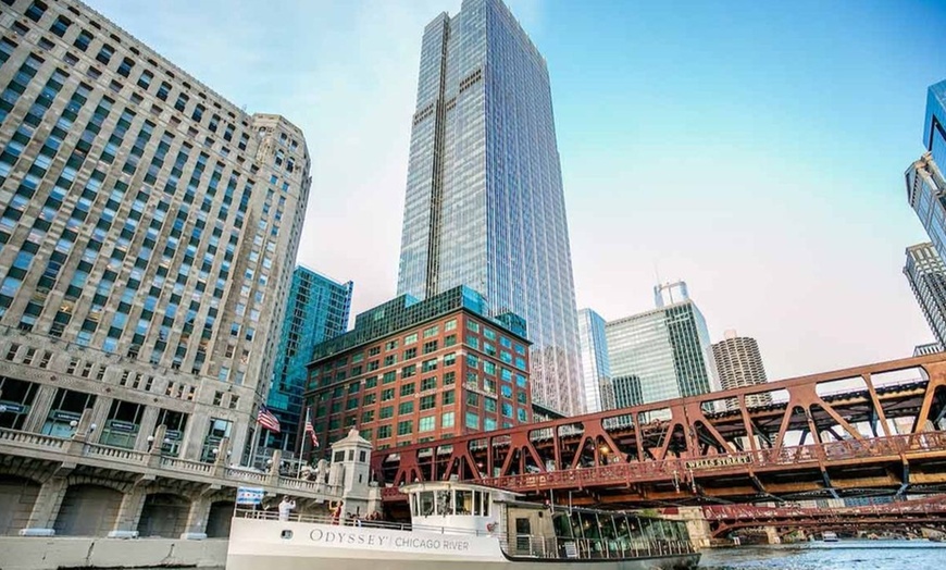 Image 5: Chicago Premier Plus Lunch, Brunch or Dinner Cruises