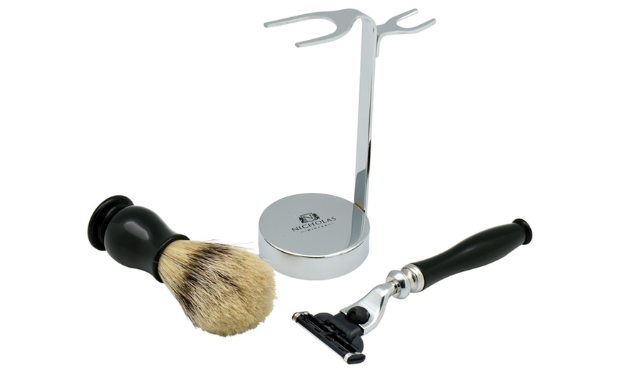 Image 9: Traditional Shaving Utensils