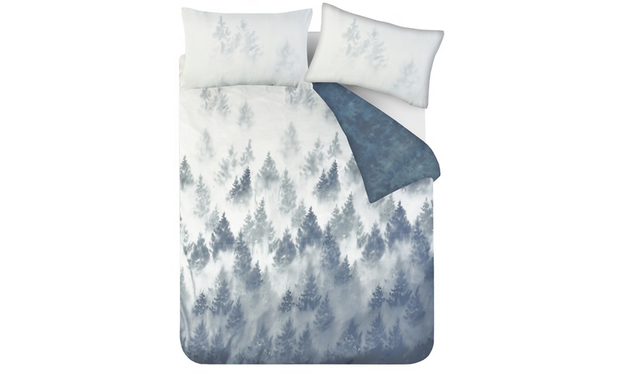 Image 5: Super Soft Reversible Misty Forest Duvet Set 