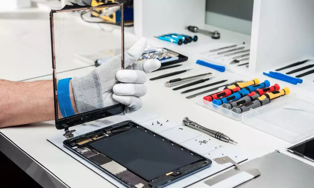 Up to 50% Off on Cell Phone / Smartphone Store at Cellular Repair - Second Medium