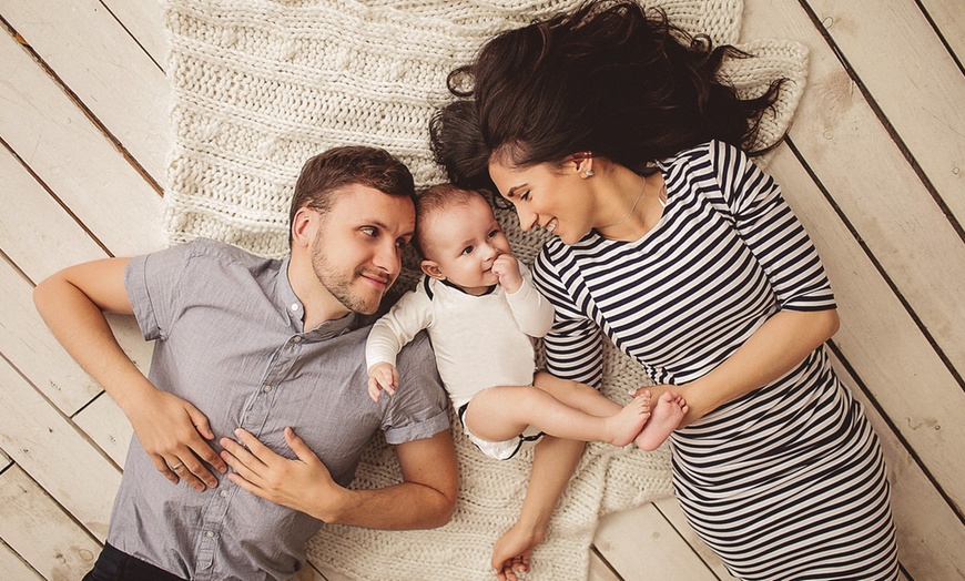 Image 1: Family Photoshoot with Prints