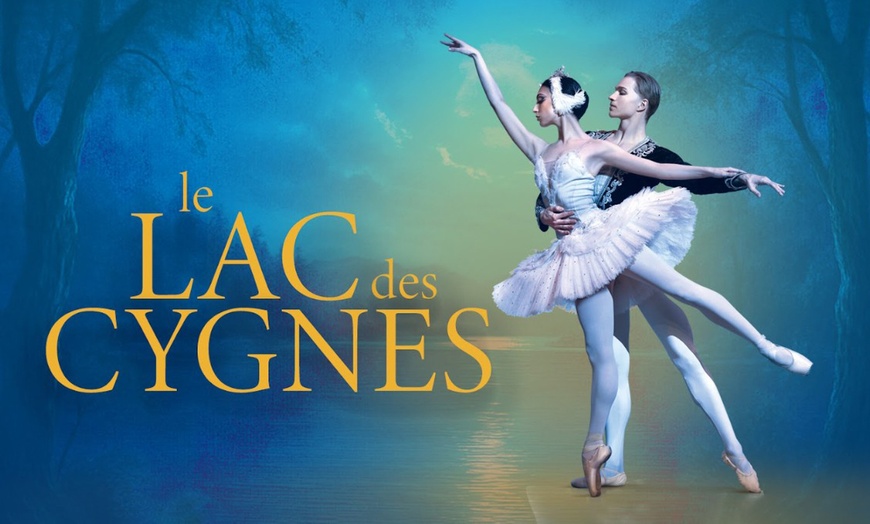 Image 1: « Le lac des cygnes » par l'International Festival Ballet en tournée