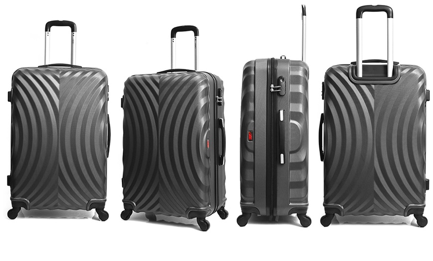 Image 9: Three-Piece Hero Luggage Set