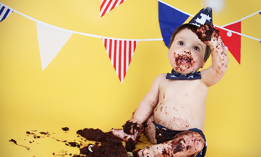 Image 3: Kid's Cake Smash Photoshoot 