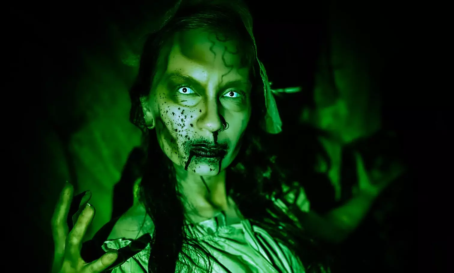Horrifying Haunted House Admission for 1-4 People w/ a Beverage