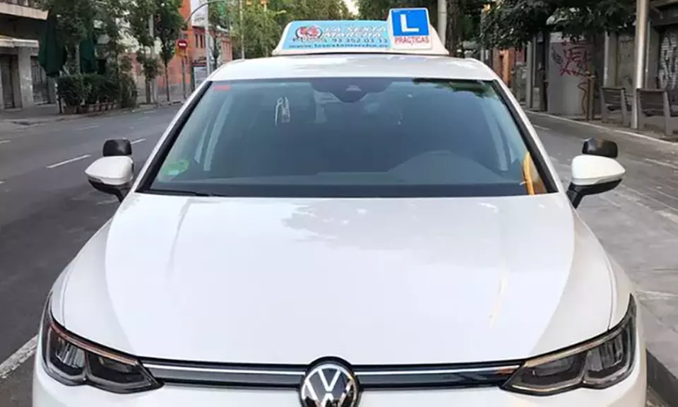 Curso teórico intensivo de conducir con 2 o 4 clases prácticas