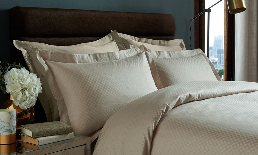 Image 1: 350 Thread Count Egyptian Cotton Bedding