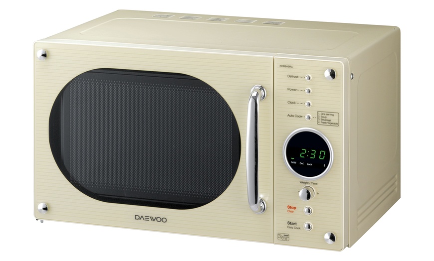 Image 3: Daewoo Retro-Style Microwave