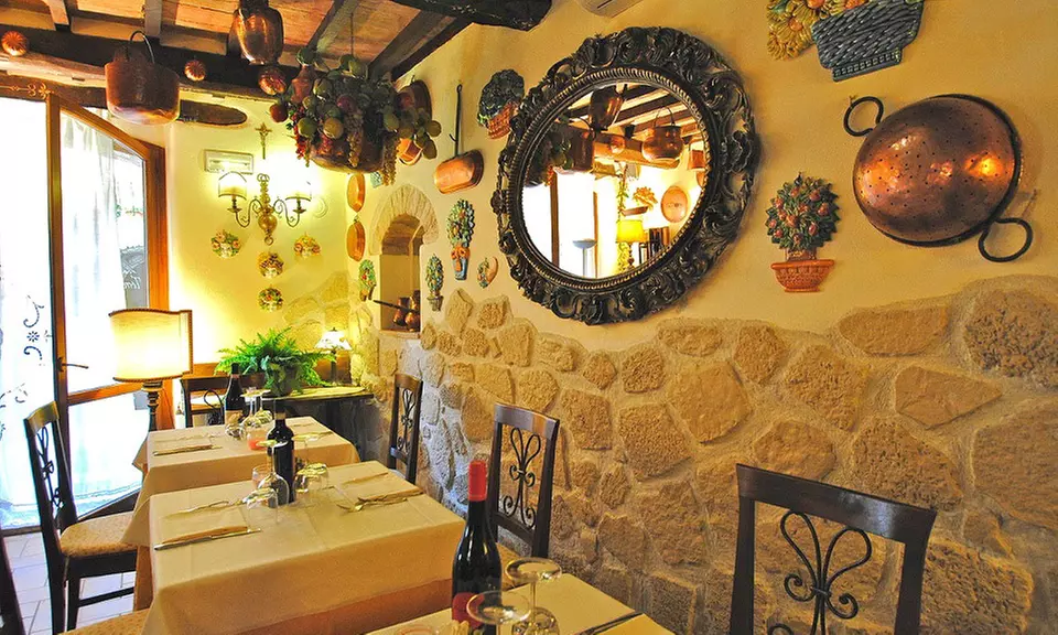 Todi, Perugia: soggiorno in camera Superior con colazione e cena