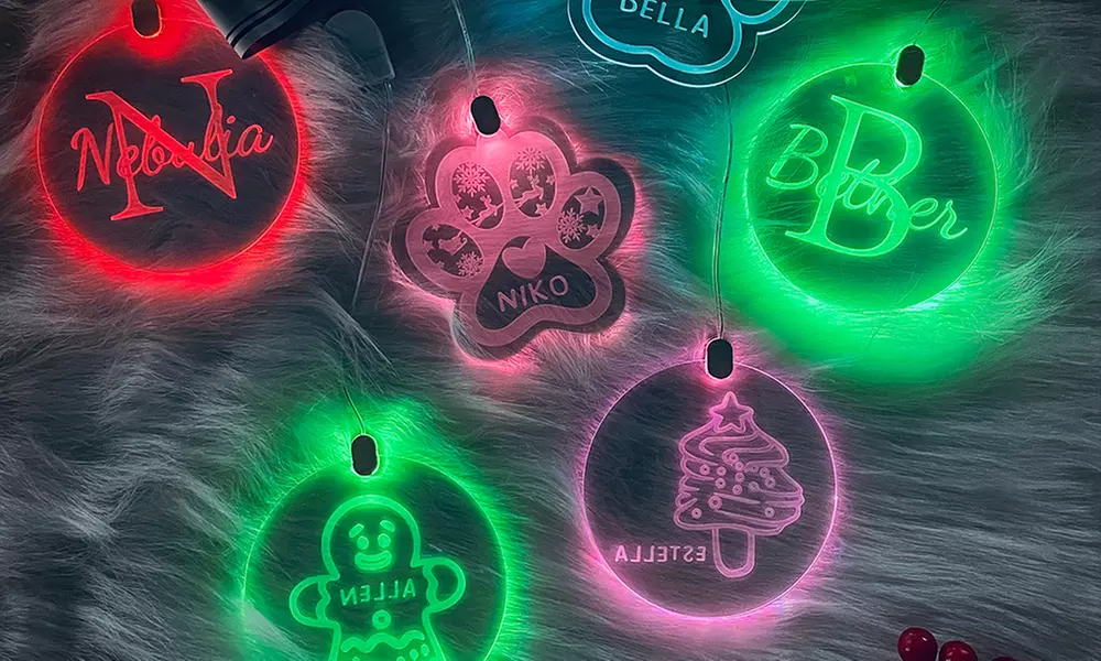 LED-Namenslichtkette mit 3 Ornamenten nach Wahl von Justyling