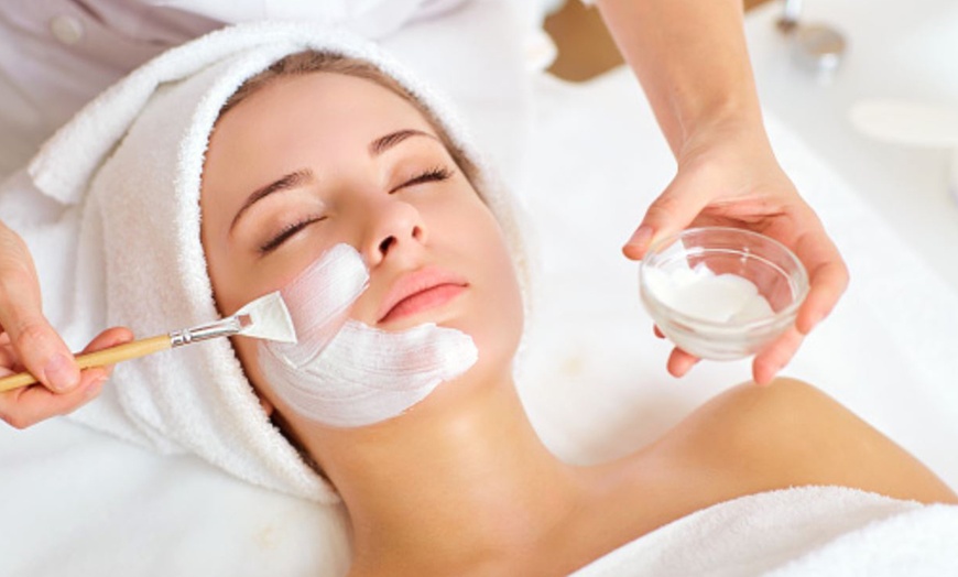 Image 5: Limpieza facial con tratamiento en Kalma Estética Avanzada Alcorcón