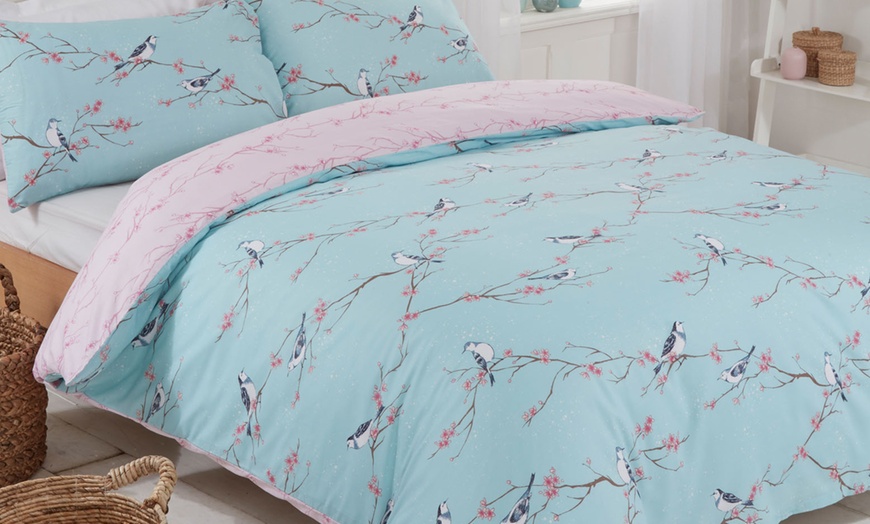 Image 2: Reversible Duvet Set