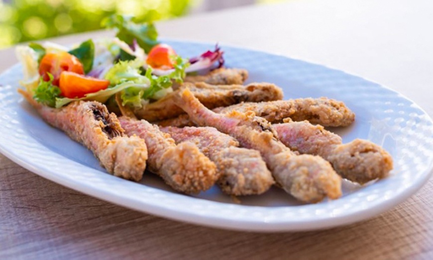 Image 2: Del mar a la mesa: menú de pescaíto malagueño para 2 o 4 personas