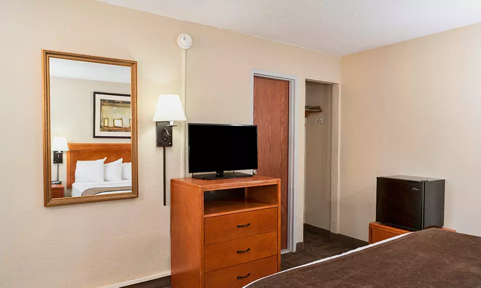 Stay at The Downtown Duluth Inn in Minnesota - Second Medium