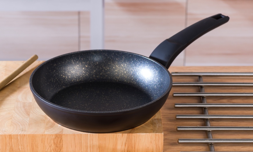 Image 7: Salter Three-Piece Marble Gold Non-Stick Fry Pan Set