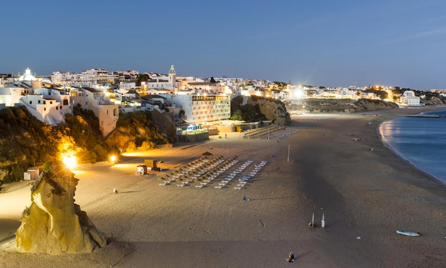 Image 12: ✈Albufeira: 4 nuitées 4*, demi-pension et vols A/R au départ de France