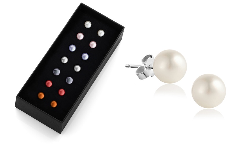 Image 2: Pearl Studs Set