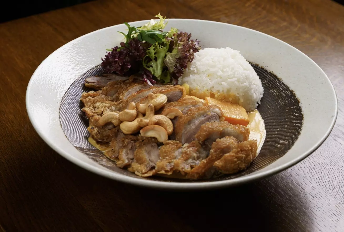 Mittags- oder Abendmenü mit Hauptspeise & Softdrink nach Wahl für 1, 2 oder 4 Personen (bis zu 22% sparen) - Primary Image