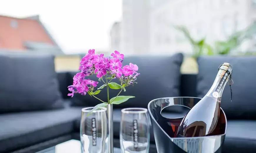 Leipzig: Doppelzimmer für Zwei inkl. Frühstück und Sekt im Book Hotel Leipzig - Primary Image